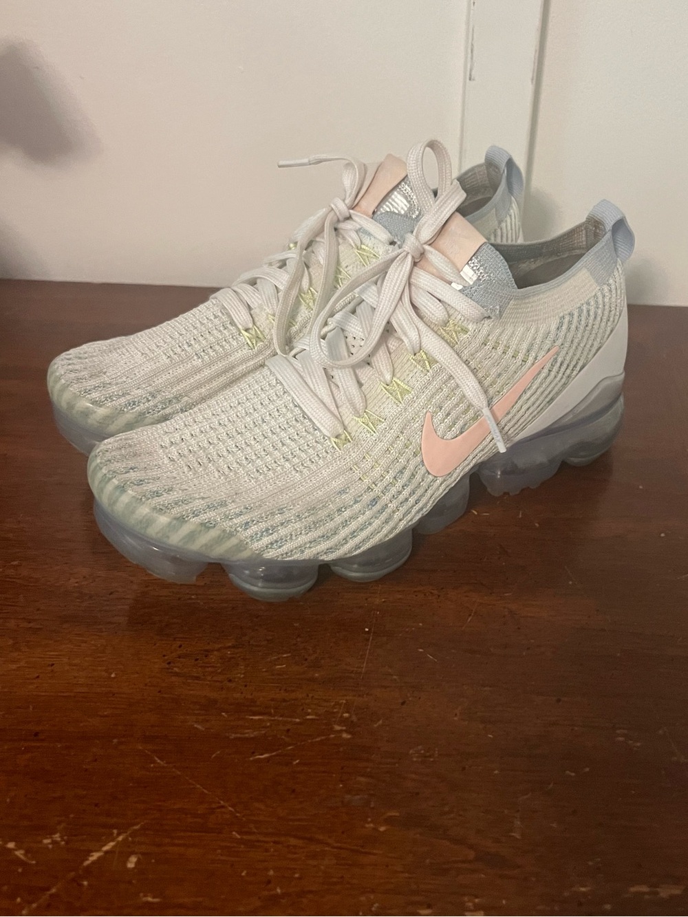 Nike Flyknit VaporMax Sneakers in Light Gray with Pink Swoosh size 7.5